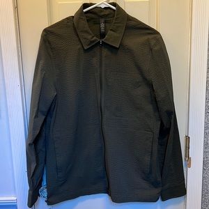 Green Men’s size S Lululemon jacket. Only worn two times.